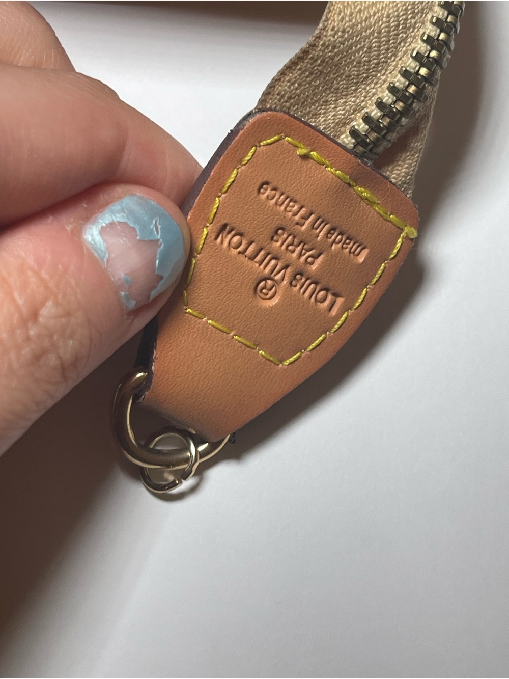 Louis Vuitton Peach Leather Zip Coin Pouch has damage - Picture 5 of 13